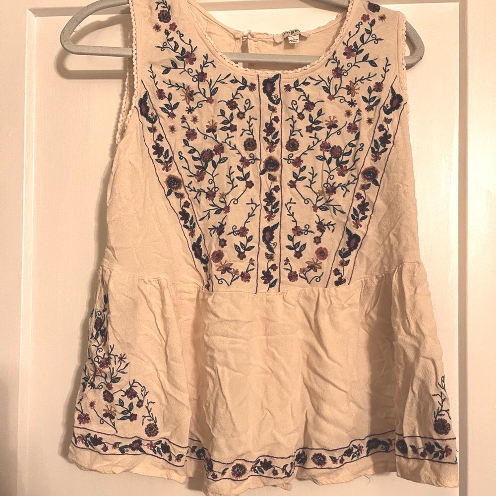 Umgee ivory sleeveless top with embroidery details